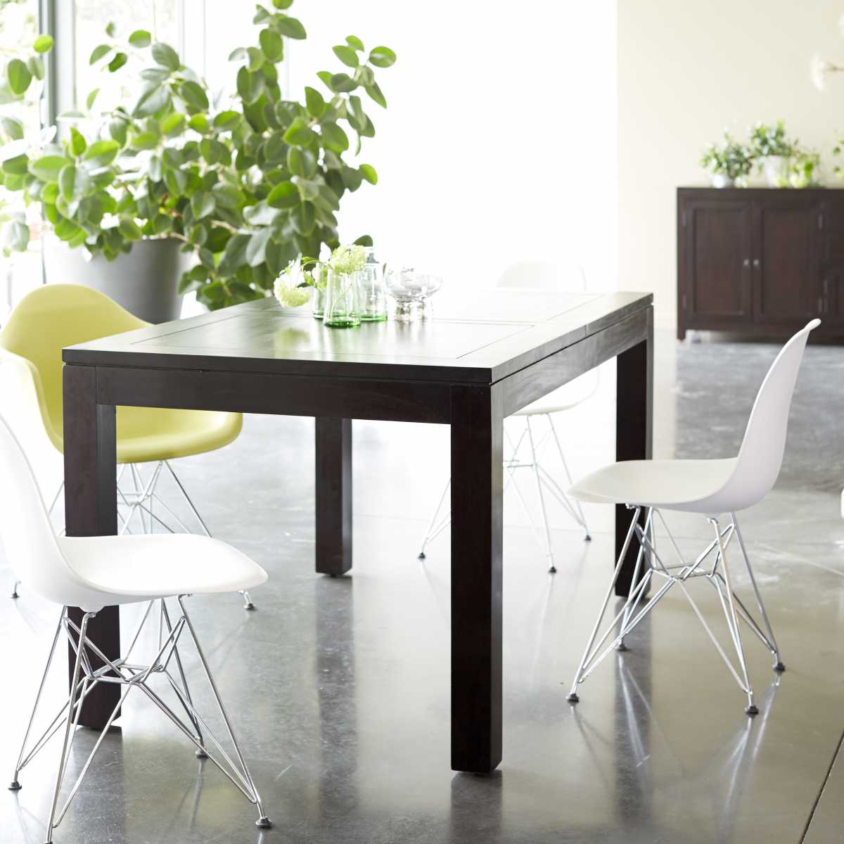 Actuo Aka mahogany extending Table, seats 6/8