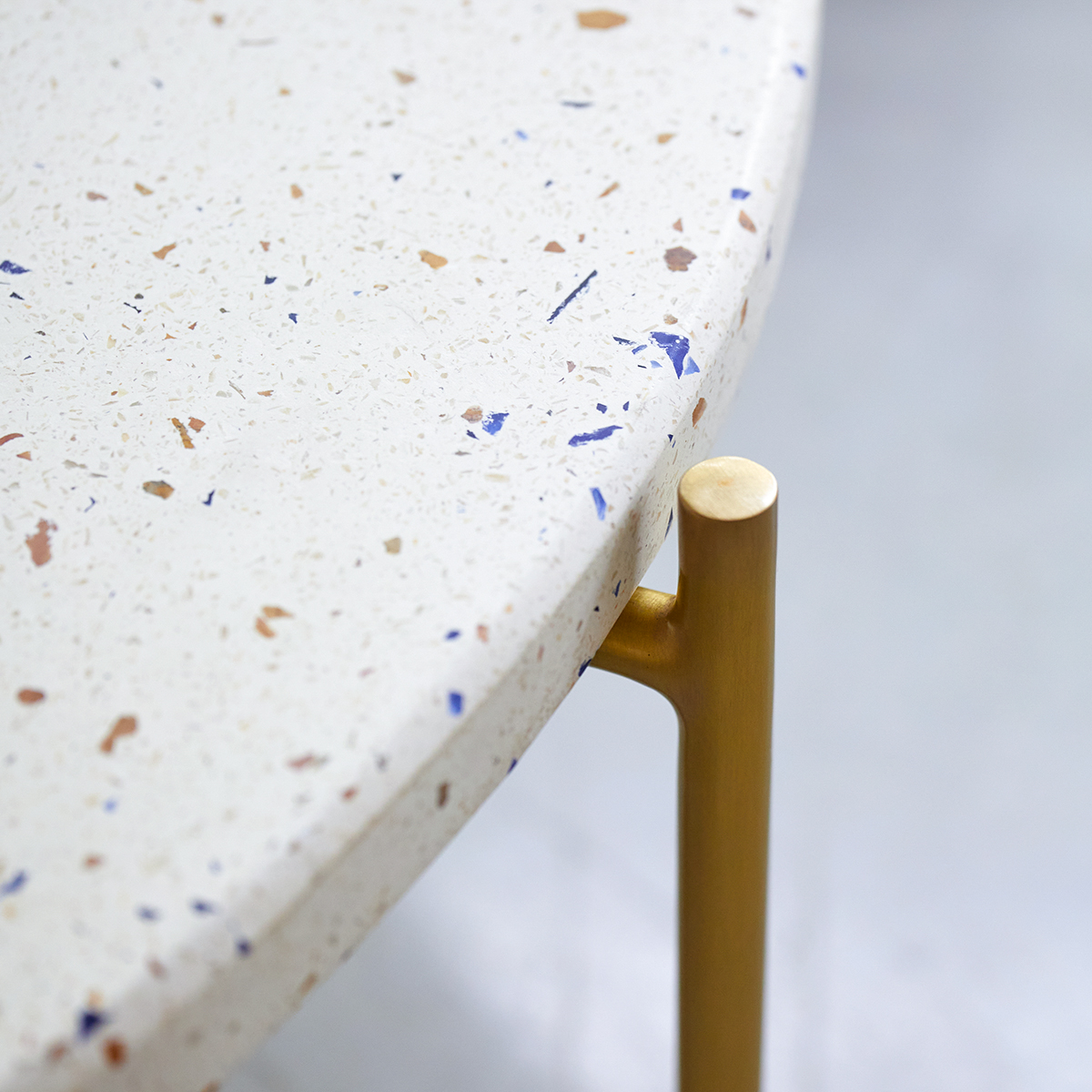Anatole - Couchtisch aus Terrazzo und Metall confetti Anatole - Couchtisch aus Terrazzo und Metall confetti