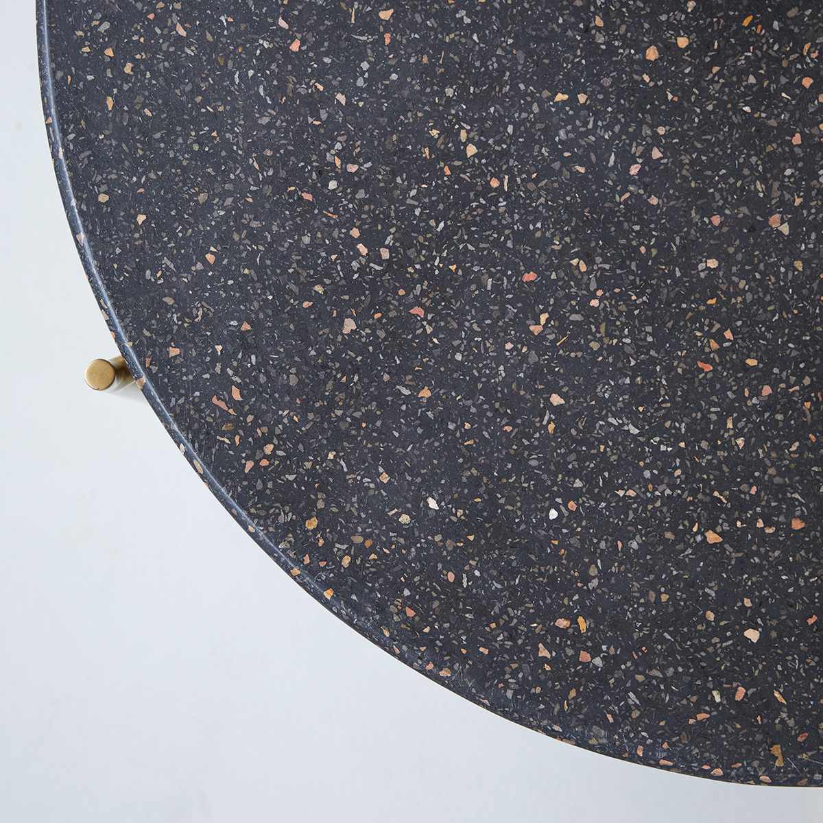 Anatole - Couchtisch aus Terrazzo und Metall grey Anatole - Couchtisch aus Terrazzo und Metall grey