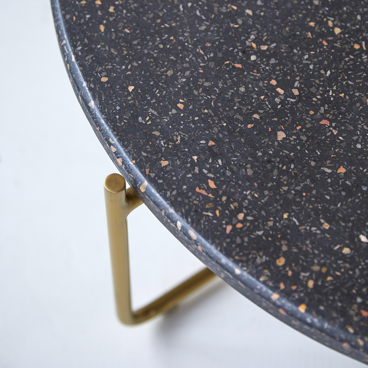 Anatole - Couchtisch aus Terrazzo und Metall grey Anatole - Couchtisch aus Terrazzo und Metall grey