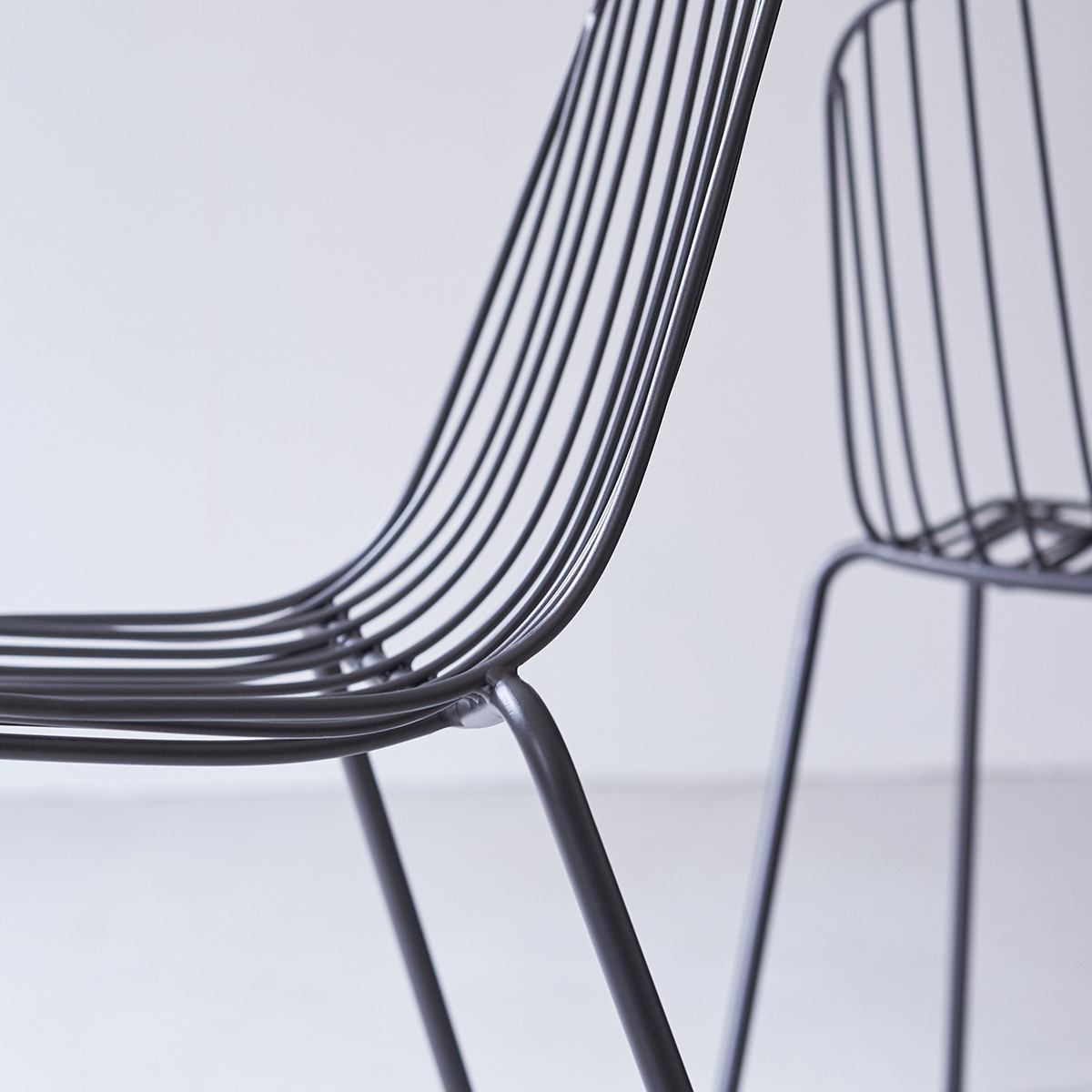 Arty - Chaise en métal dark grey Arty - Chaise en métal dark grey