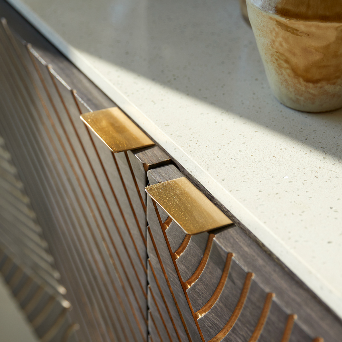 Bilal - Buffet aus massivem Mangoholz und Terrazzo 180 cm Bilal - Buffet aus massivem Mangoholz und Terrazzo 180 cm