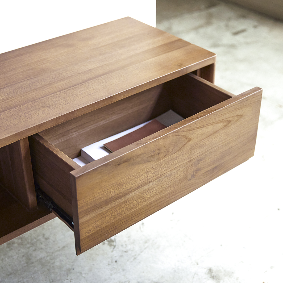 Circa - TV Schrank aus massivem Teakholz 1 Schublade 110 cm Circa - TV Schrank aus massivem Teakholz 1 Schublade 110 cm
