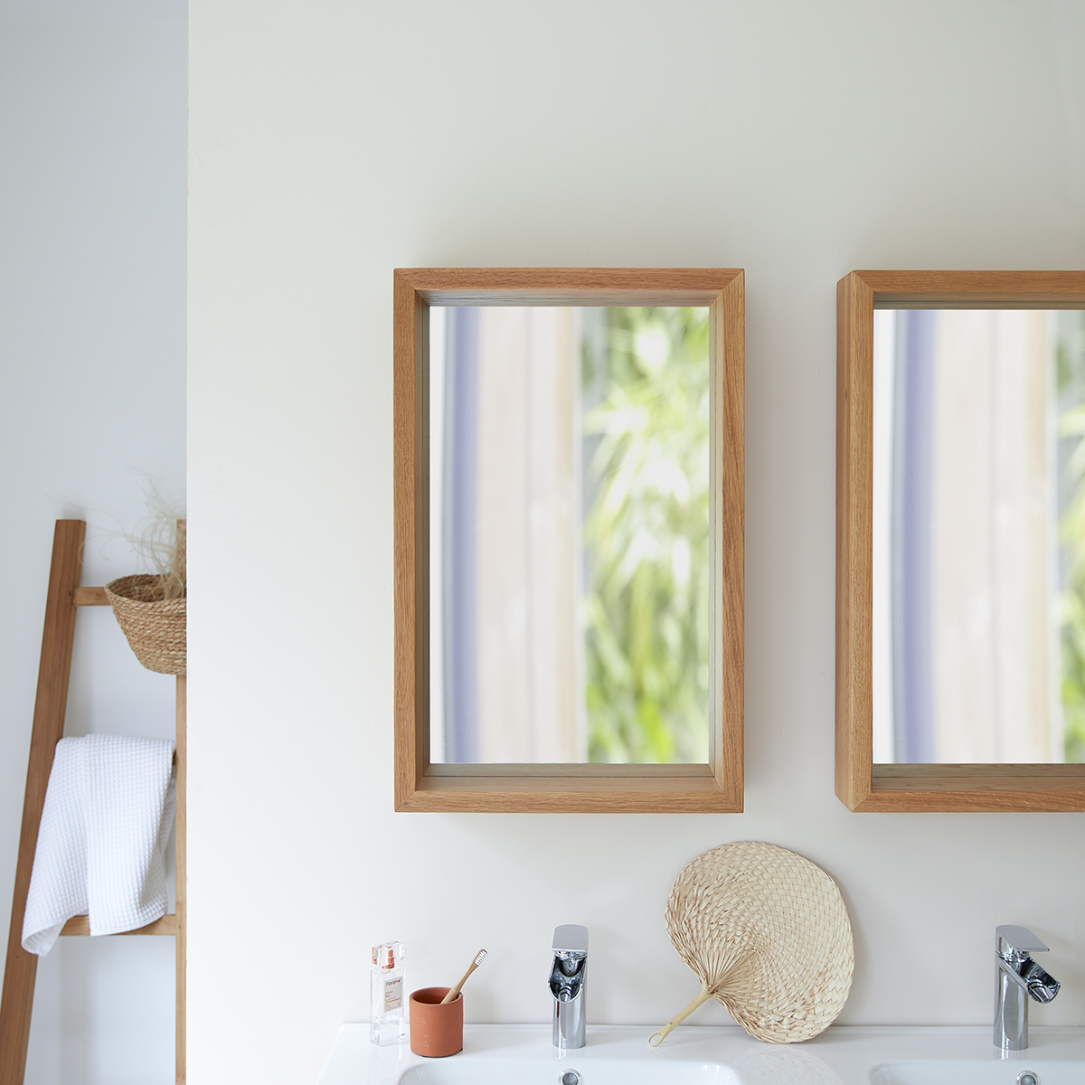 Easy - Specchio in quercia massello 70x45 cm Easy - Specchio in quercia massello 70x45 cm