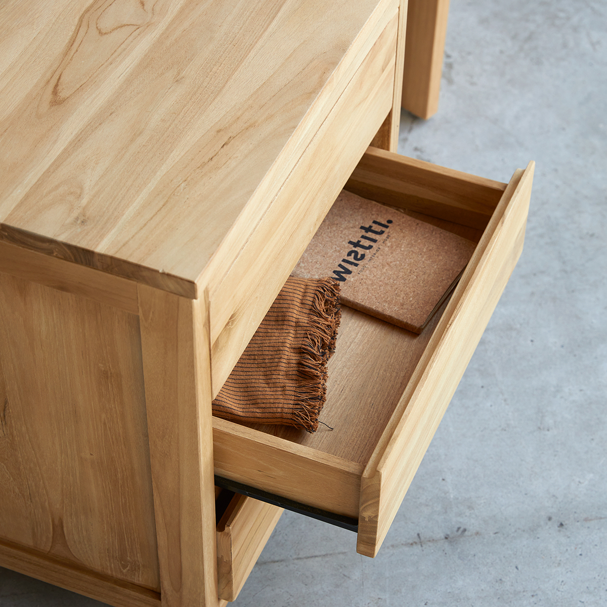 Eden - Schreibtisch aus massivem Teakholz Eden - Schreibtisch aus massivem Teakholz