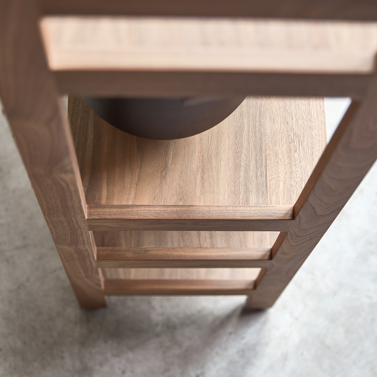Esmée - Console haute en noyer Esmée - Console haute en noyer