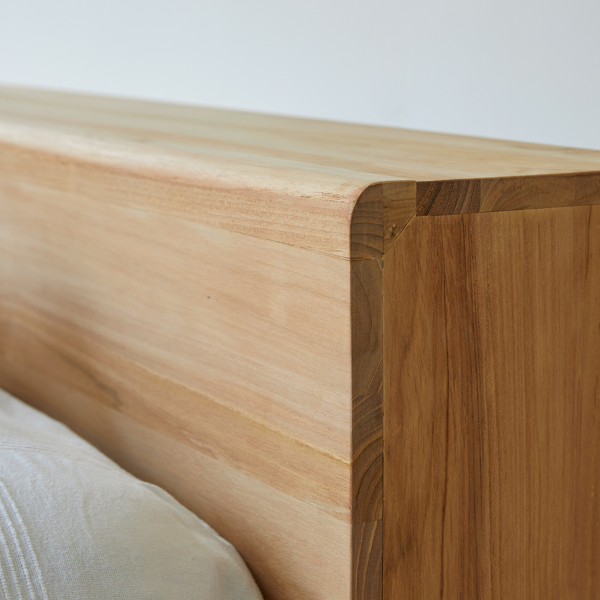 Flat - Bett aus massivem Teakholz 160x200 cm Flat - Bett aus massivem Teakholz 160x200 cm