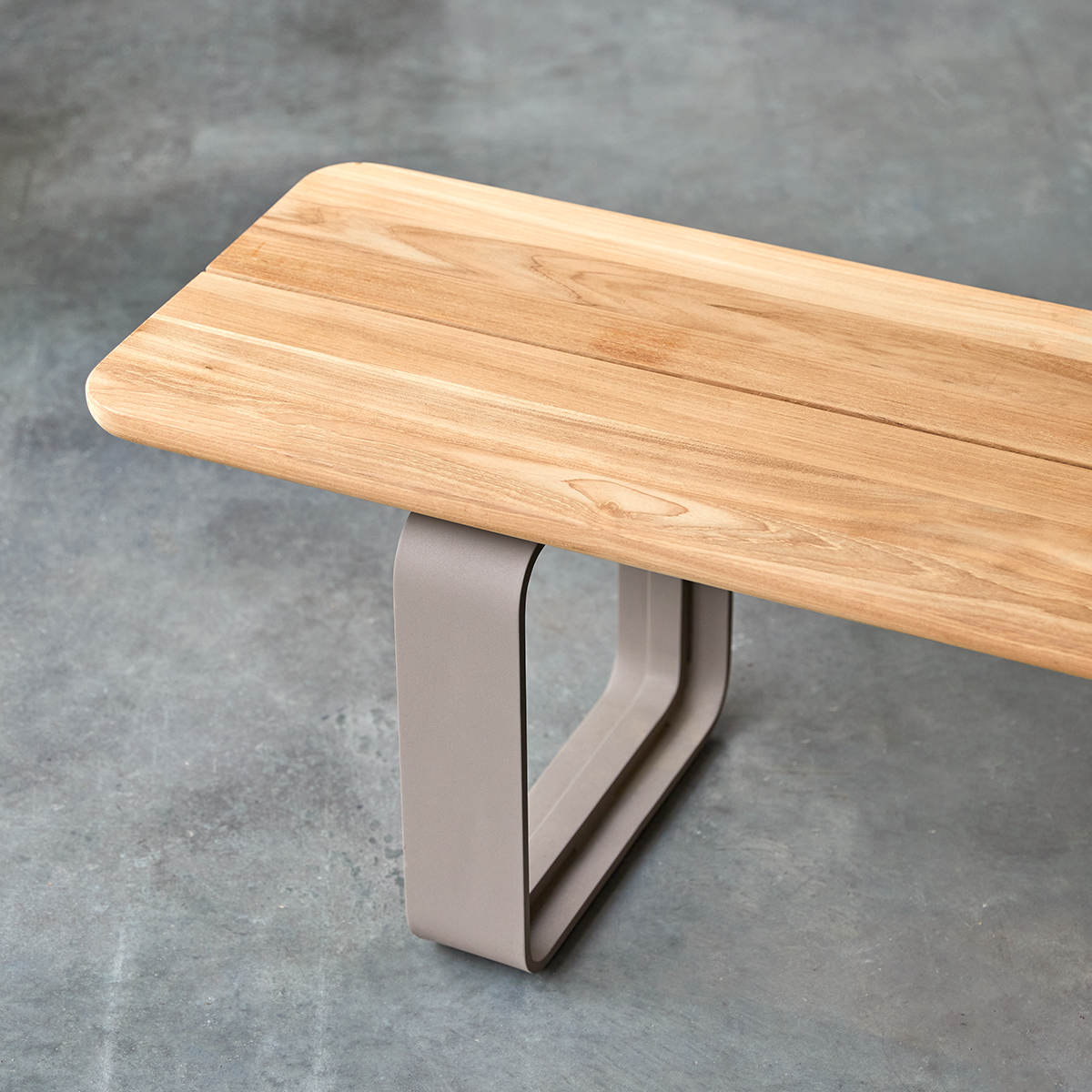 Harper - Bank aus Teak massiv und Aluminium Harper - Bank aus Teak massiv und Aluminium
