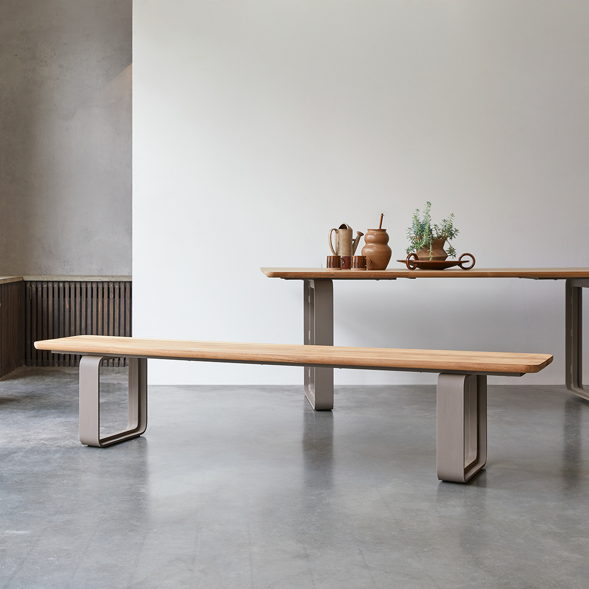 Harper - Bank aus Teak massiv und Aluminium Harper - Bank aus Teak massiv und Aluminium
