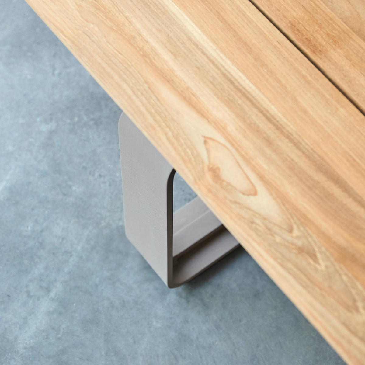 Harper - Bank aus Teak massiv und Aluminium Harper - Bank aus Teak massiv und Aluminium