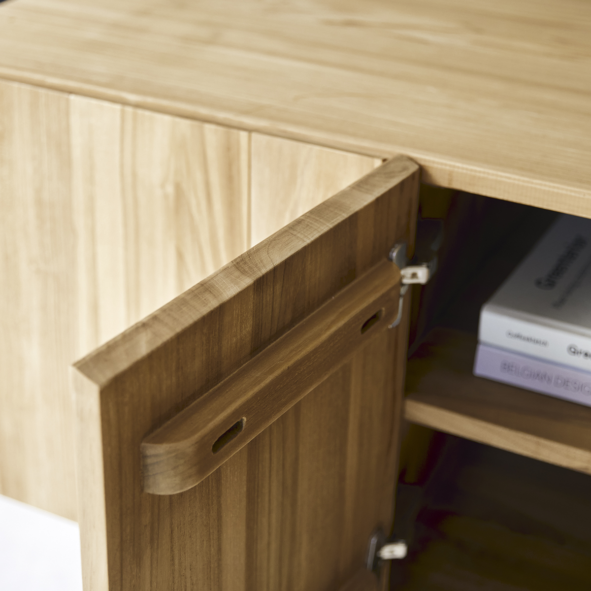 Honorine - Hohes Buffet aus massivem Teakholz 165 cm Honorine - Hohes Buffet aus massivem Teakholz 165 cm