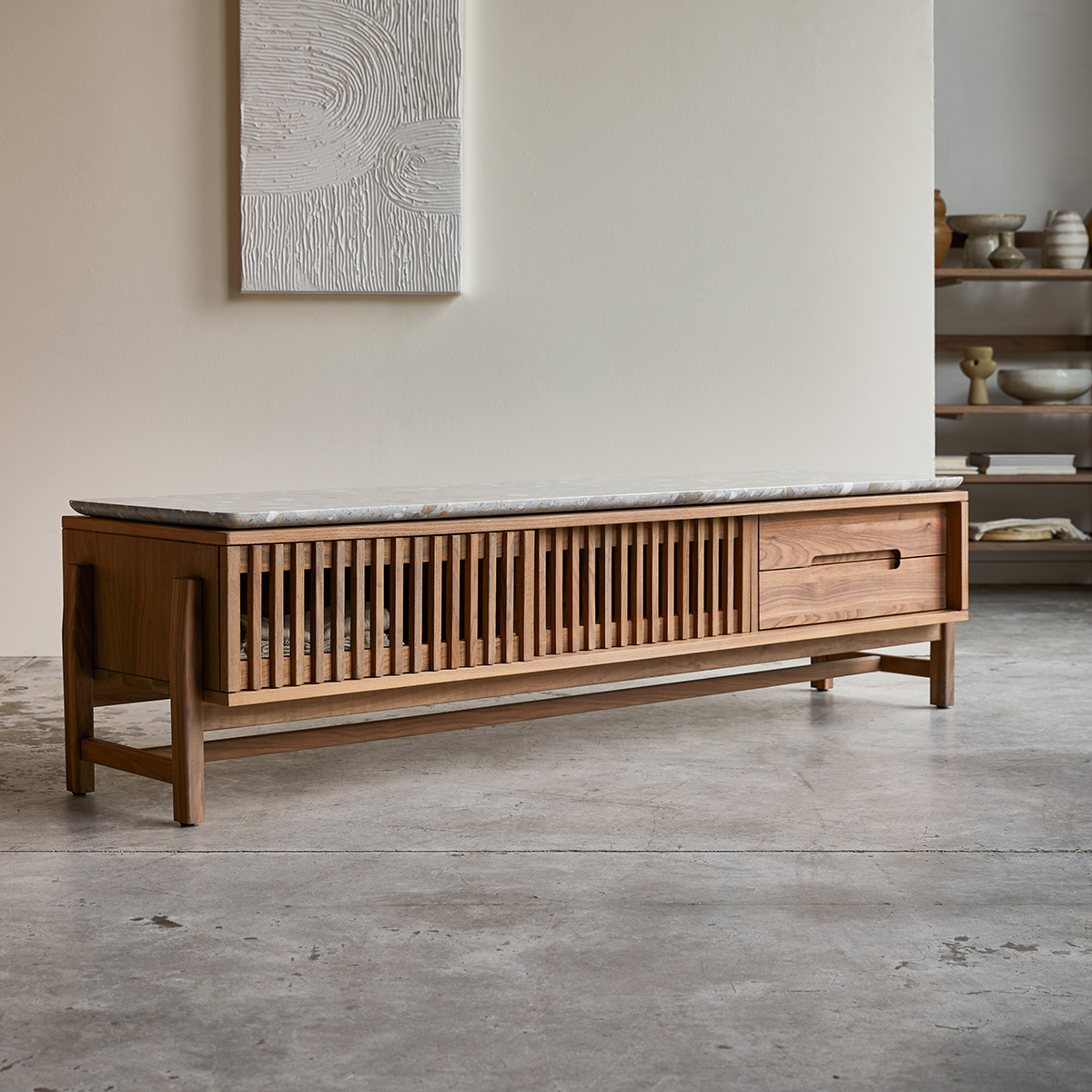 Isaure - Meuble TV en noyer massif et terrazzo premium 175 cm Isaure - Meuble TV en noyer massif et terrazzo premium 175 cm