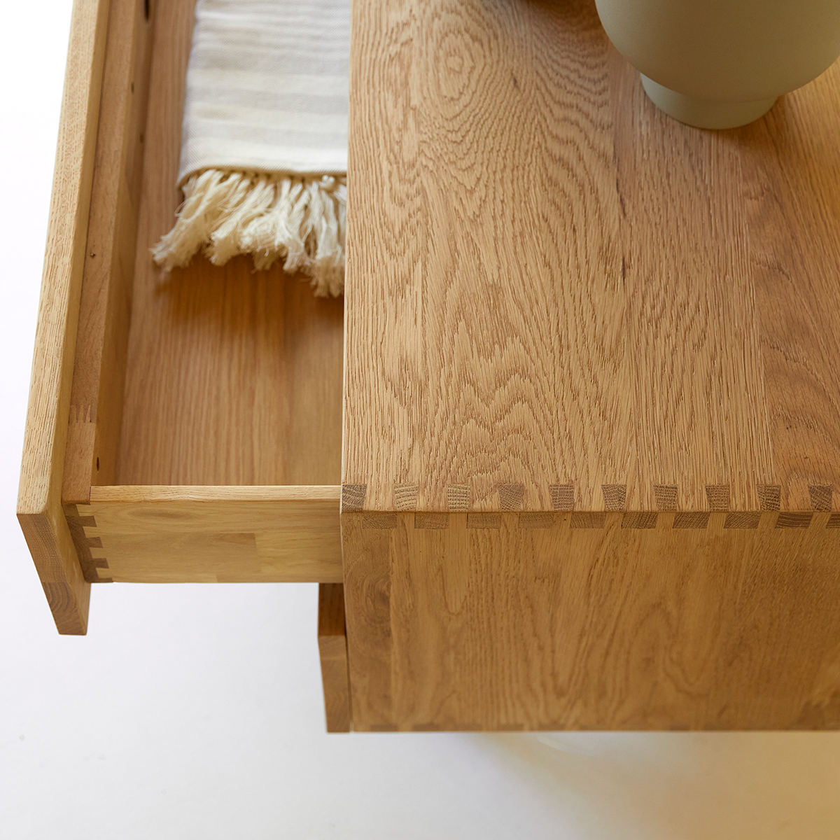 Jeanne - TV Schrank aus massivem Eichenholz 200 cm Jeanne - TV Schrank aus massivem Eichenholz 200 cm