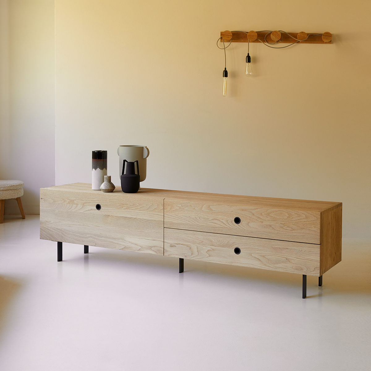 Jeanne - TV Schrank aus massivem Eichenholz 200 cm Jeanne - TV Schrank aus massivem Eichenholz 200 cm