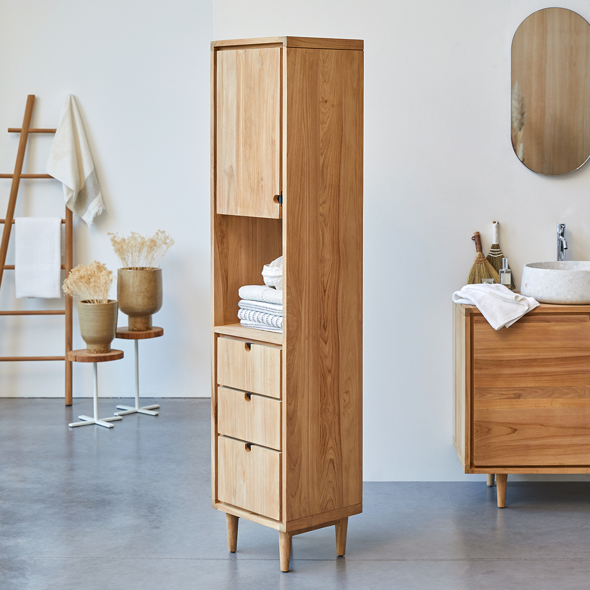 Jonàk - Hochschrank aus massivem Teakholz Jonàk - Hochschrank aus massivem Teakholz