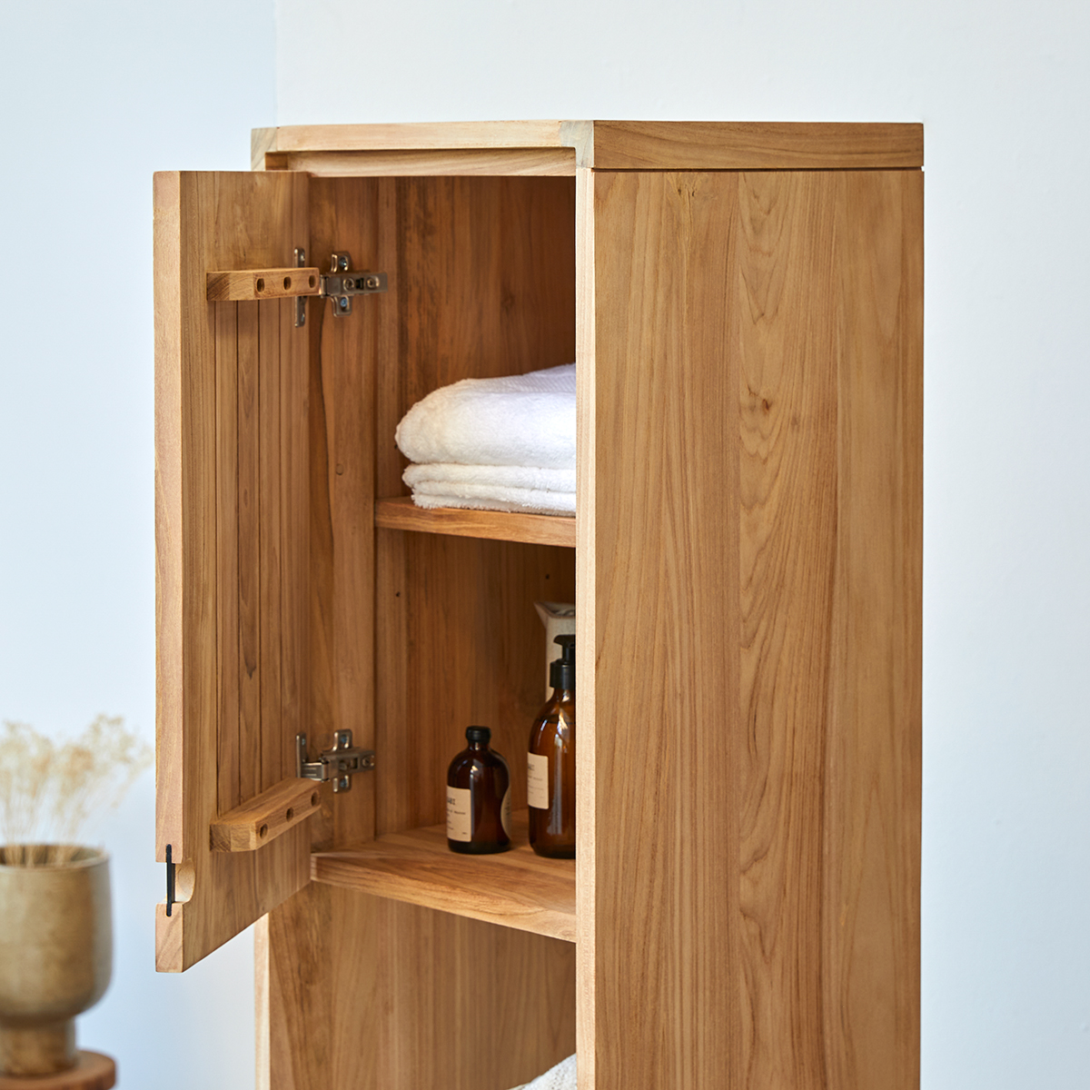 Jonàk - Hochschrank aus massivem Teakholz Jonàk - Hochschrank aus massivem Teakholz