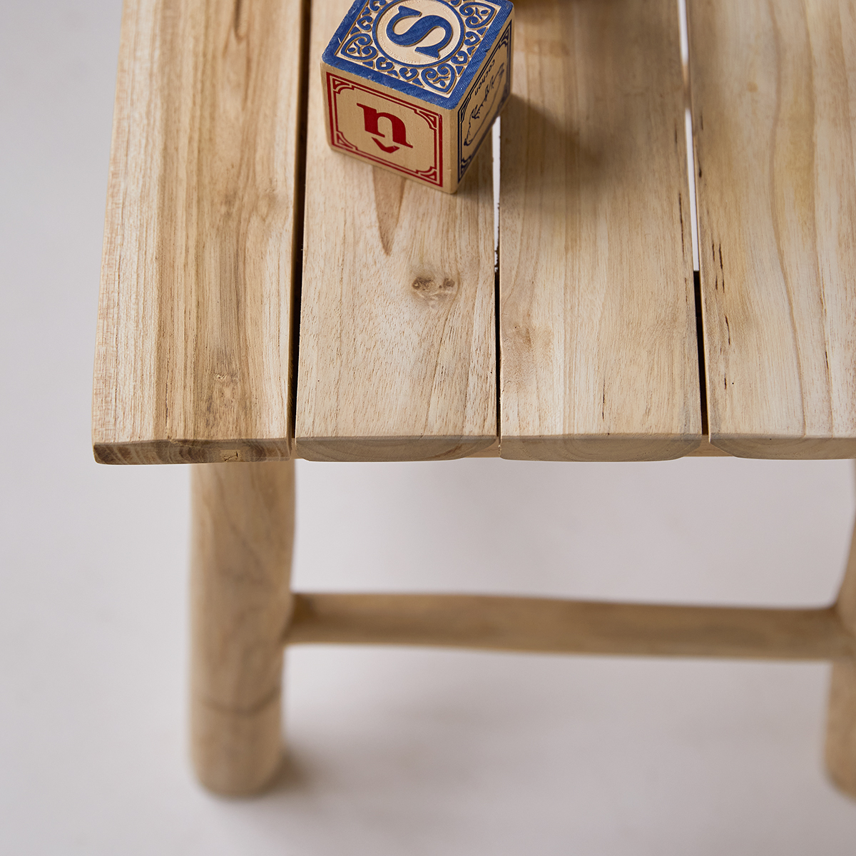 Kilim - Kinder-Nachttisch aus massivem Teak Kilim - Kinder-Nachttisch aus massivem Teak