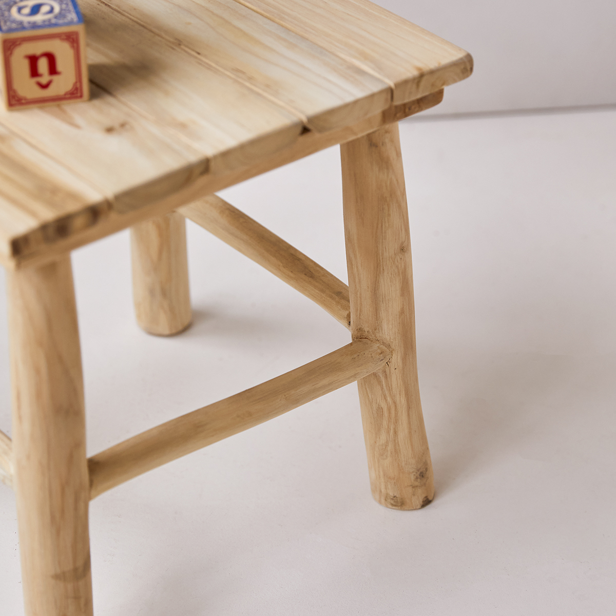Kilim - Kinder-Nachttisch aus massivem Teak Kilim - Kinder-Nachttisch aus massivem Teak