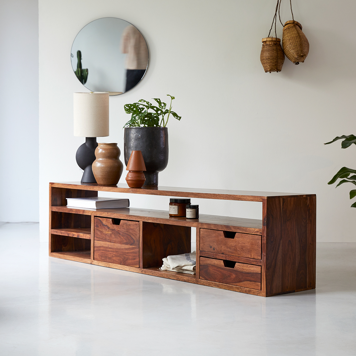 Kwarto - TV Schrank aus massivem Palisanderholz 170 cm Kwarto - TV Schrank aus massivem Palisanderholz 170 cm