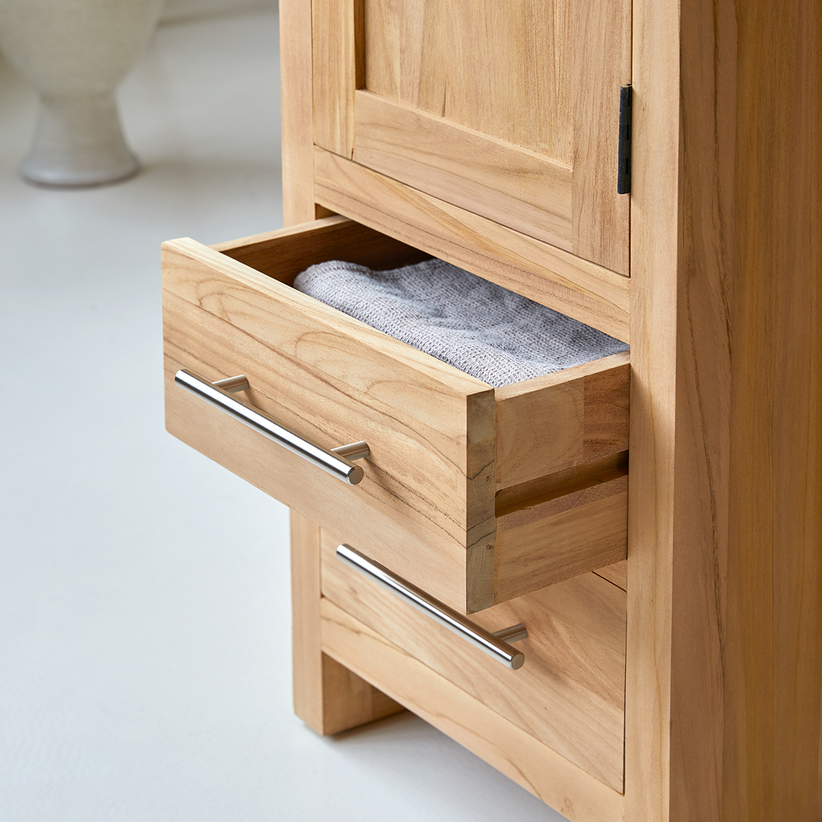 Layang - Hochschrank aus massivem Teakholz Layang - Hochschrank aus massivem Teakholz