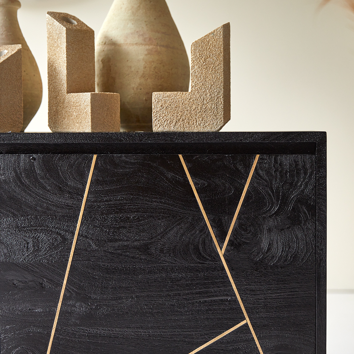 Liv - TV Schrank aus massivem Mangoholz 150 cm Liv - TV Schrank aus massivem Mangoholz 150 cm