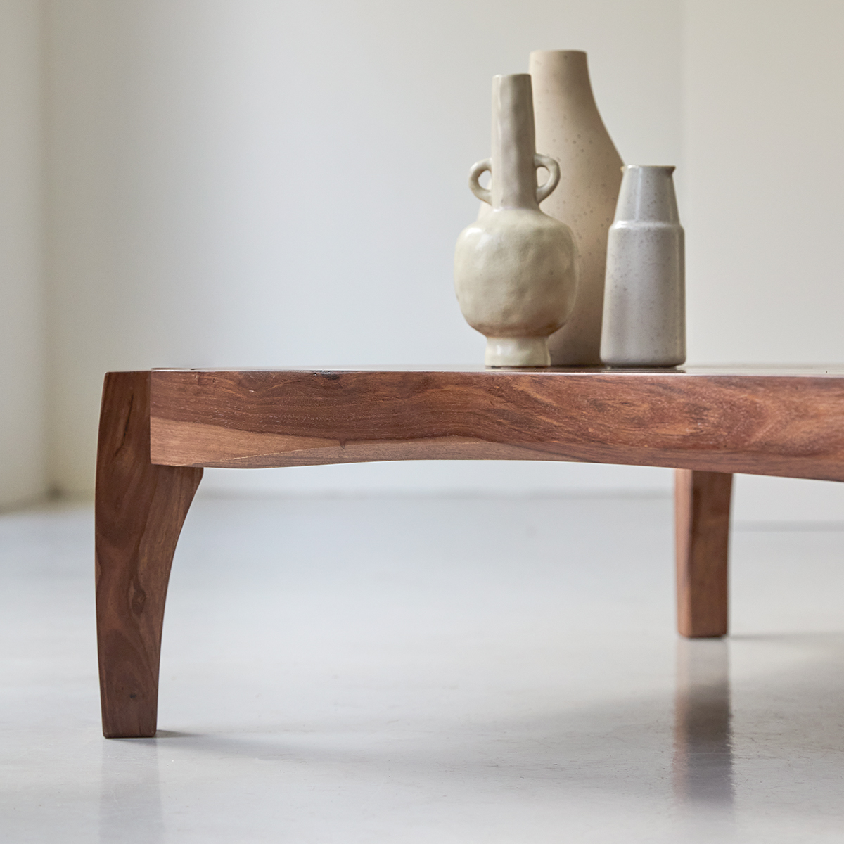 Luna - Couchtisch aus massivem Palisanderholz Luna - Couchtisch aus massivem Palisanderholz