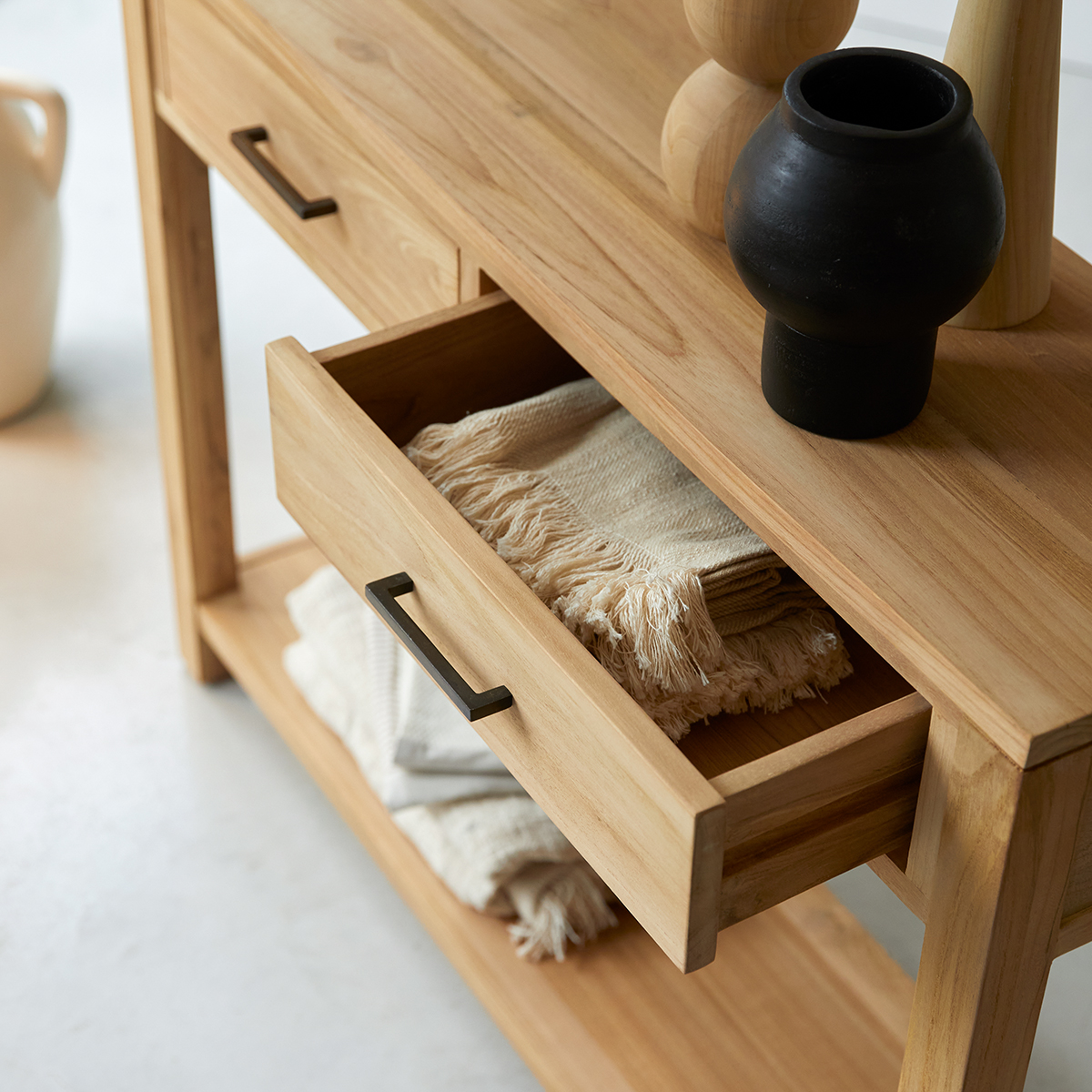 Maë - Konsole aus Teak Maë - Konsole aus Teak