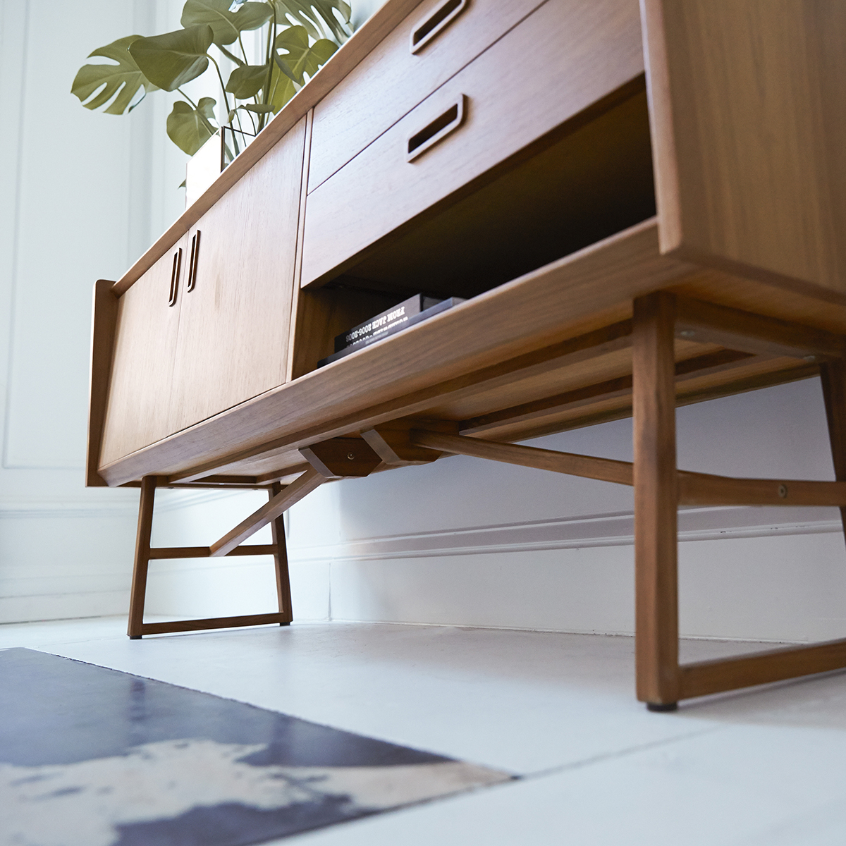 Marcus - TV Schrank aus Teak 160 cm Marcus - TV Schrank aus Teak 160 cm
