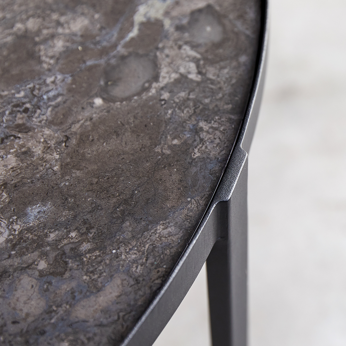 Milan - Couchtisch aus Marmor und Metall Milan - Couchtisch aus Marmor und Metall