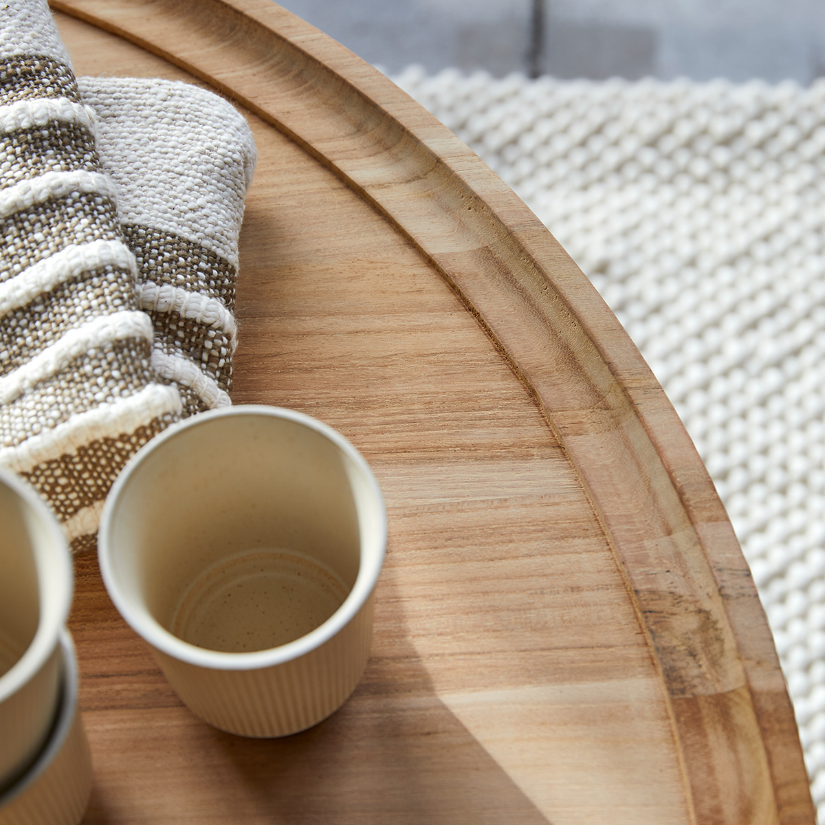 Milla - Couchtisch aus massivem Teakholz Milla - Couchtisch aus massivem Teakholz