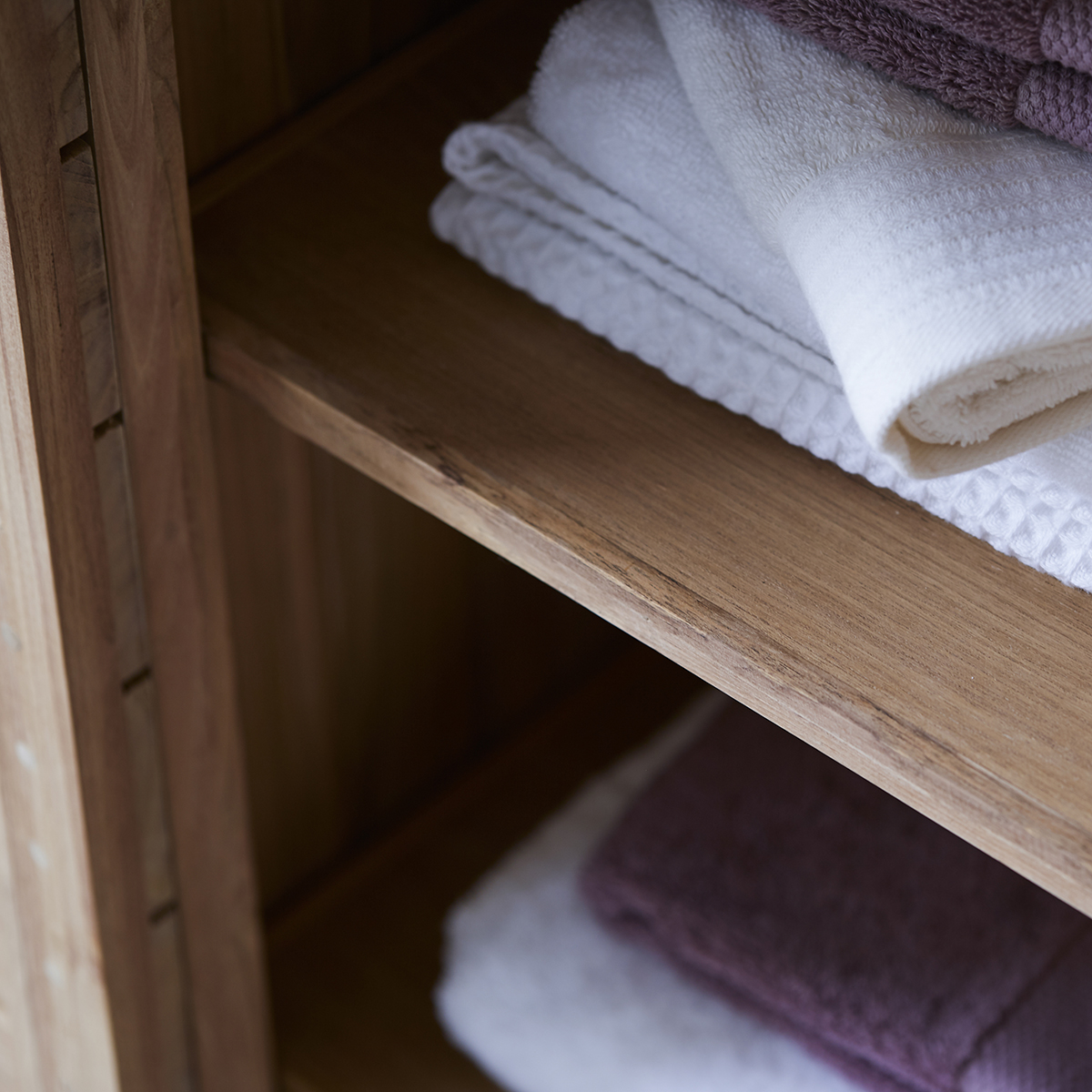 Minimalys - Bad-Hochschrank aus massivem Teakholz Minimalys - Bad-Hochschrank aus massivem Teakholz