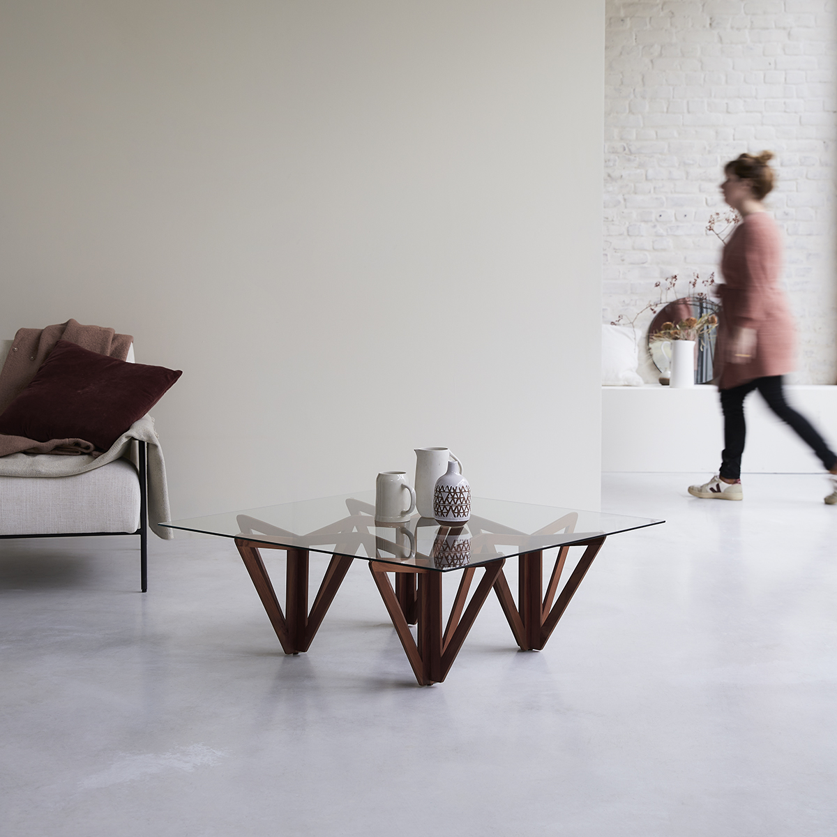 Mona - Couchtisch aus massivem Teakholz Mona - Couchtisch aus massivem Teakholz