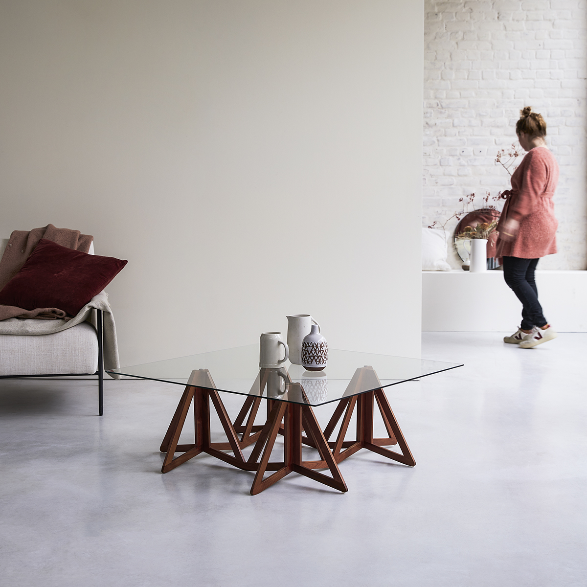 Mona - Couchtisch aus massivem Teakholz Mona - Couchtisch aus massivem Teakholz