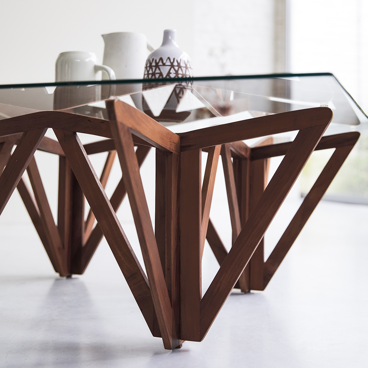 Mona - Couchtisch aus massivem Teakholz Mona - Couchtisch aus massivem Teakholz
