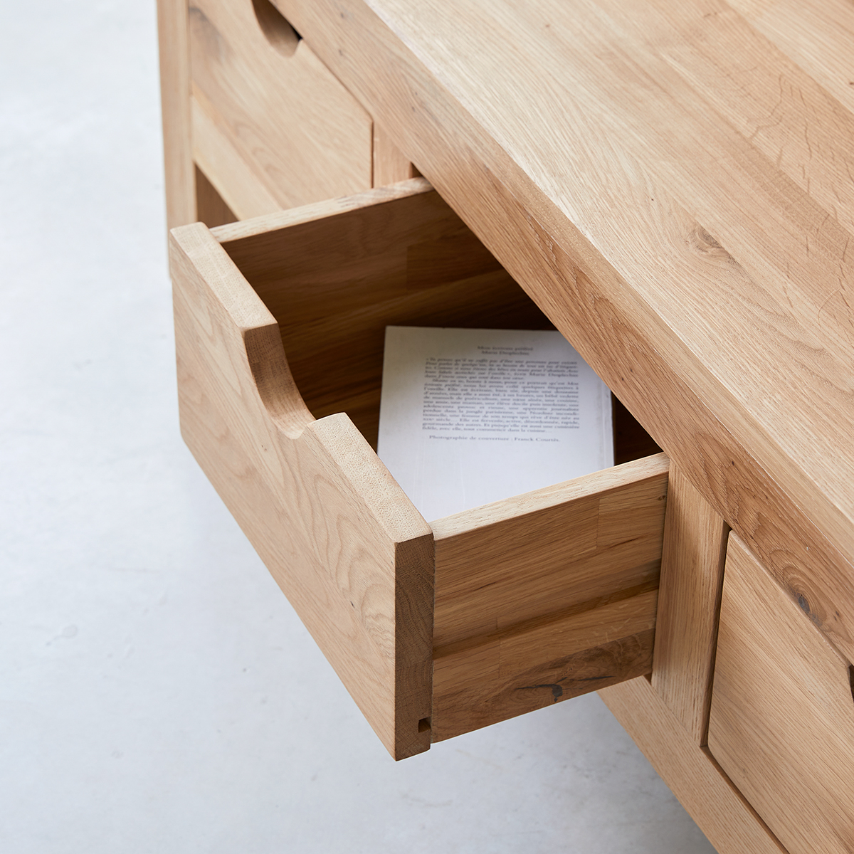 Oliver - Couchtisch aus massiver Eiche Oliver - Couchtisch aus massiver Eiche
