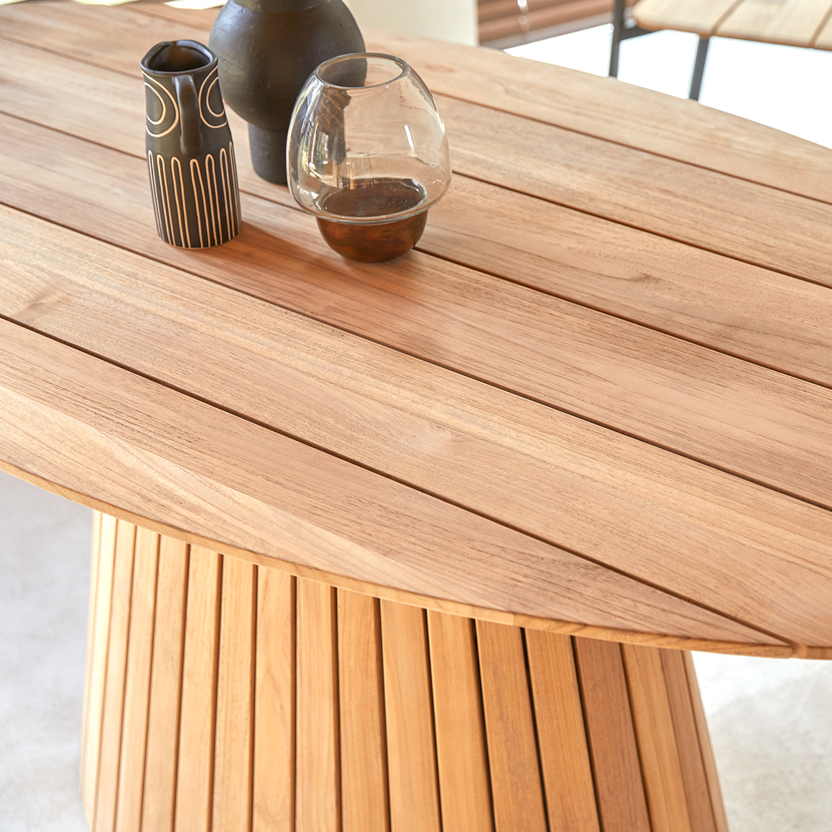 Slatted oval table in solid teak, seats 6 Dining room furniture