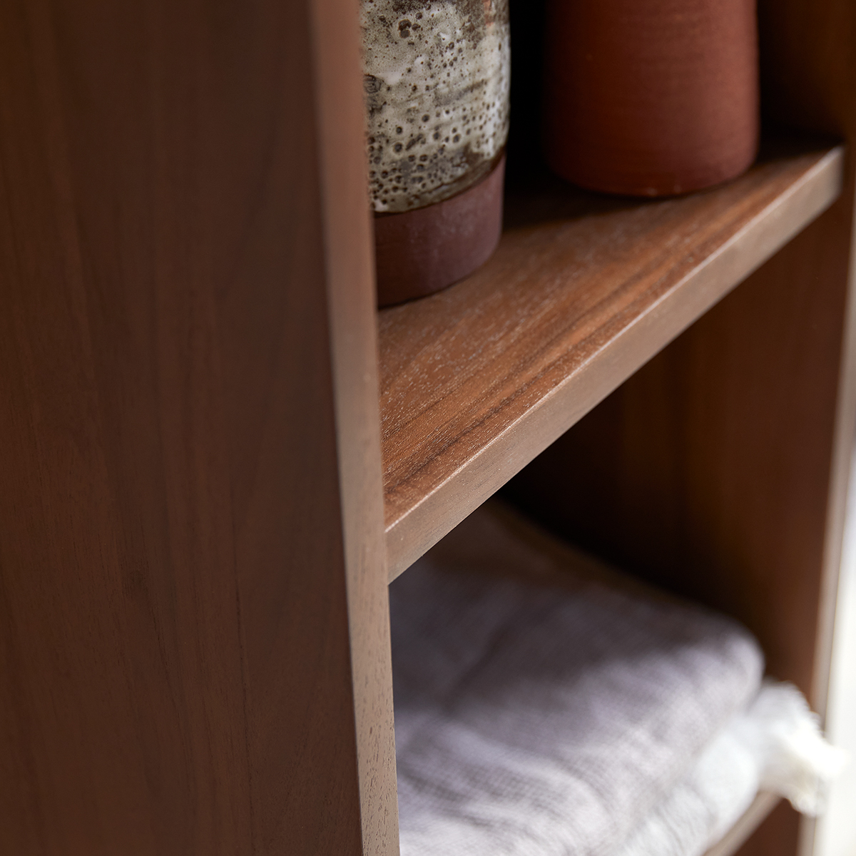 Parker - Hochschrank aus massivem Teakholz Parker - Hochschrank aus massivem Teakholz