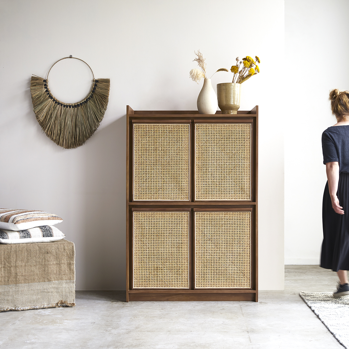 Roots - Armoire en teck massif et cannage Roots - Armoire en teck massif et cannage