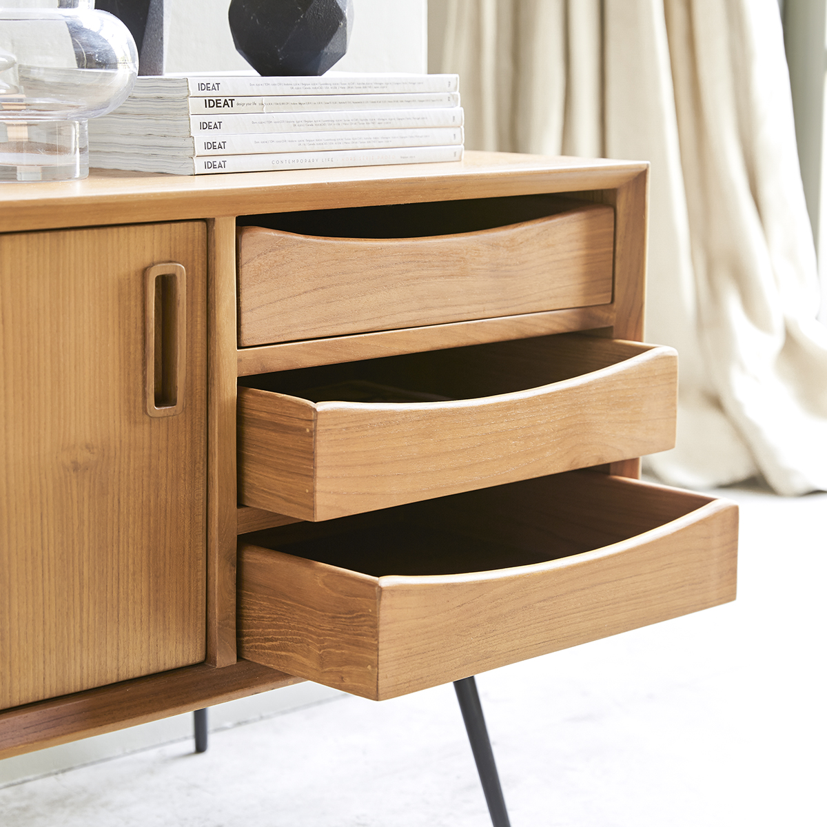 Simen - TV Schrank aus Teak 155 cm Simen - TV Schrank aus Teak 155 cm