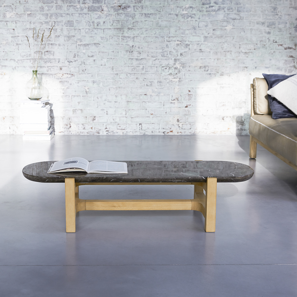 Stoneleaf - Table basse en chêne massif et marbre 130x45 cm Stoneleaf - Table basse en chêne massif et marbre 130x45 cm