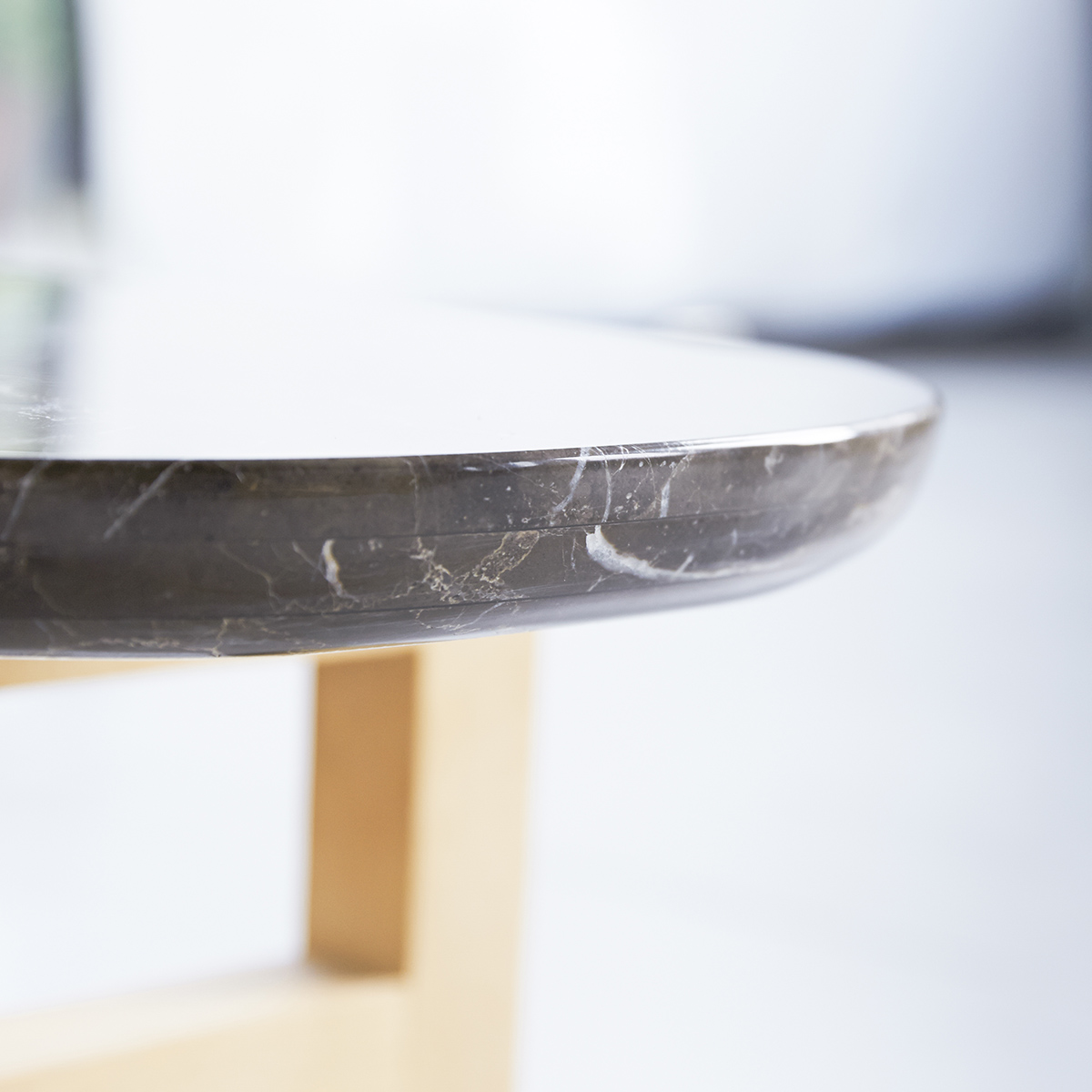 Stoneleaf - Table basse en chêne massif et marbre 130x45 cm Stoneleaf - Table basse en chêne massif et marbre 130x45 cm