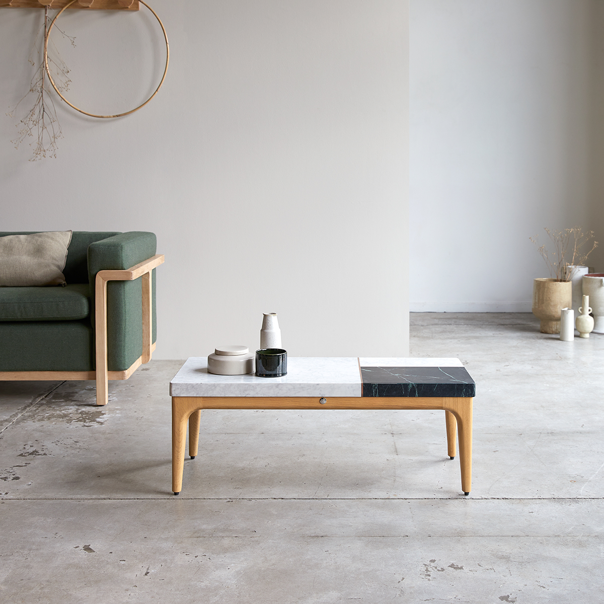 Stonepiet - Couchtisch aus massivem Eichenholz und Marmor 95x40 cm Stonepiet - Couchtisch aus massivem Eichenholz und Marmor 95x40 cm