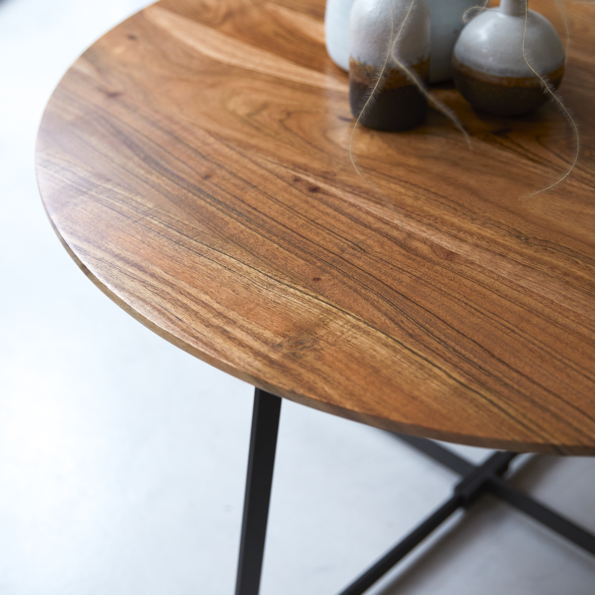 Temis - Couchtisch aus massivem Akazienholz Temis - Couchtisch aus massivem Akazienholz