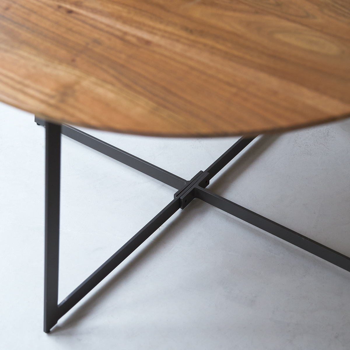 Temis - Couchtisch aus massivem Akazienholz Temis - Couchtisch aus massivem Akazienholz