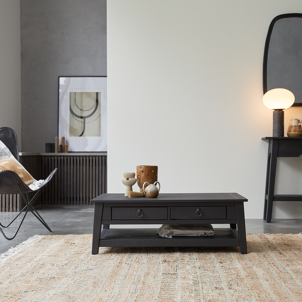 Thaki Black - Couchtisch aus Kiefer massiv Thaki Black - Couchtisch aus Kiefer massiv
