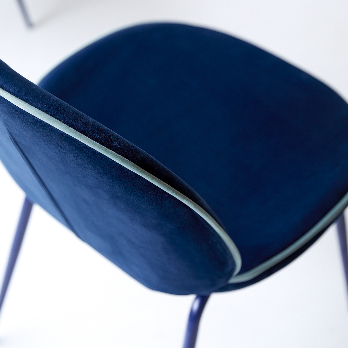 Uma - Samtstuhl blue Uma - Samtstuhl blue