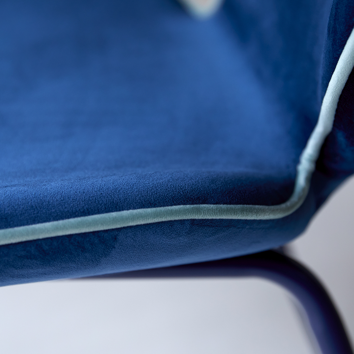 Uma - Samtstuhl blue Uma - Samtstuhl blue