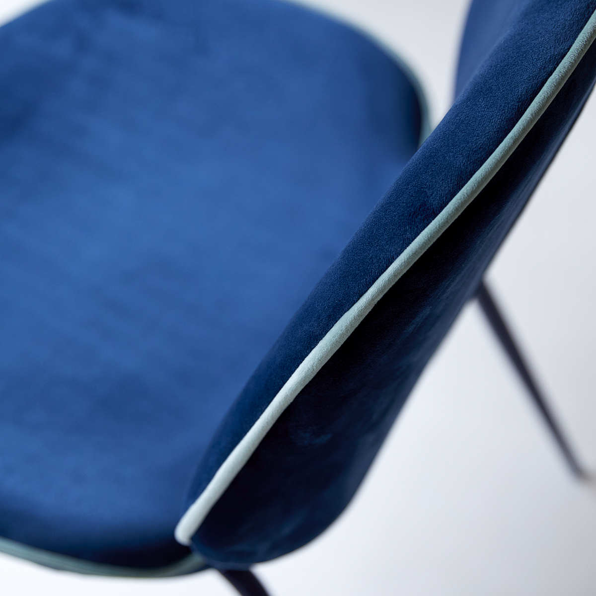 Uma - Samtstuhl blue Uma - Samtstuhl blue
